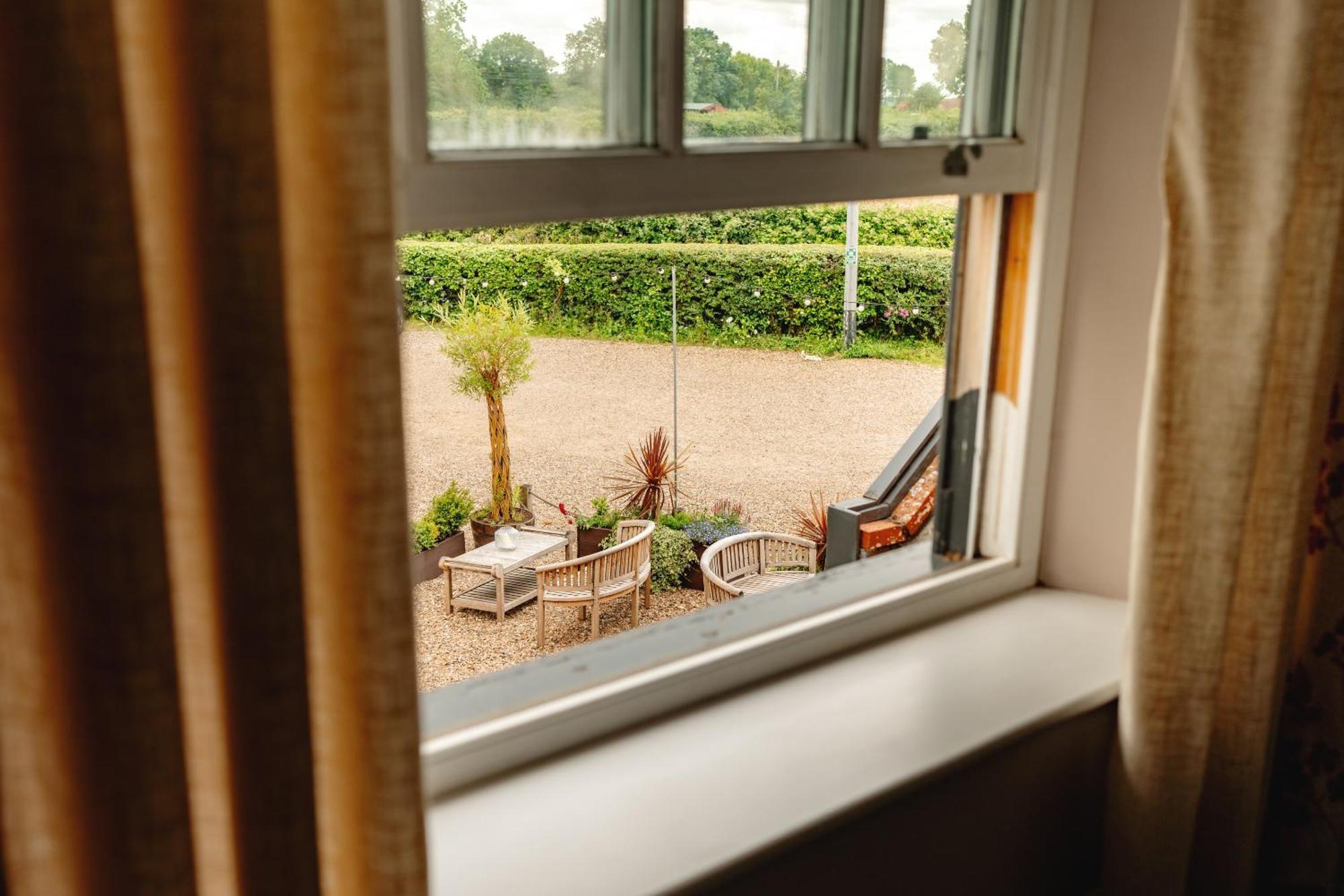Wheatacre White Lion Hotel Burgh Saint Peter Ruang foto